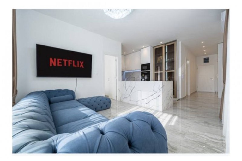 Квартира с 1 спальней в Рафаиловичах, 55 м²
