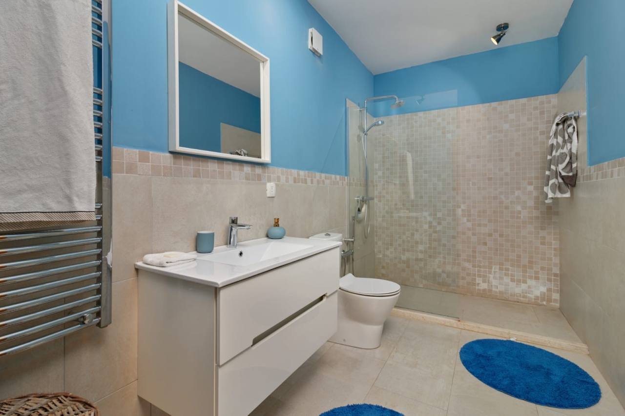 Вилла с бассейном и 2 спальнями в Каваче, 158 м² 4