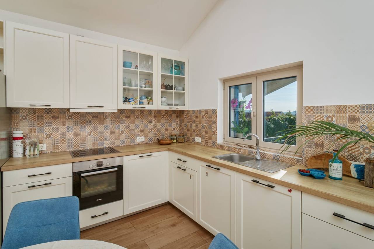 Вилла с бассейном и 2 спальнями в Каваче, 158 м² 5