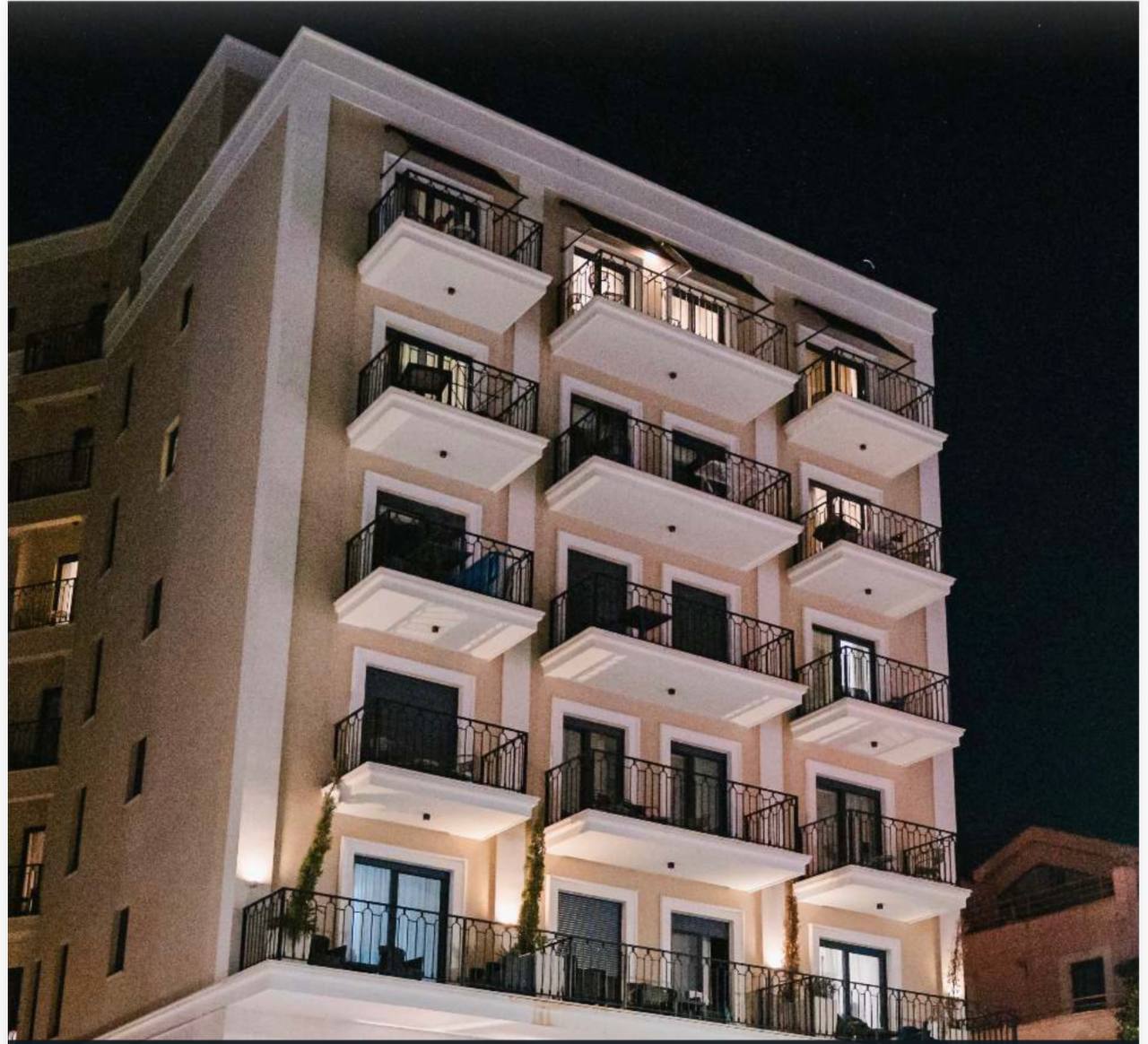 Коммерческое помещение в Будве, 200 м²