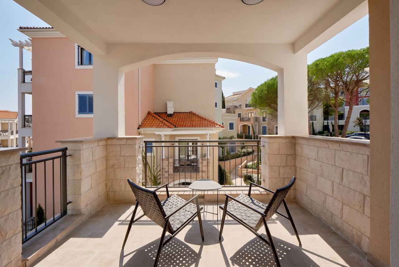 Квартира с 2 спальнями в Luštica Bay, 80 м² 3