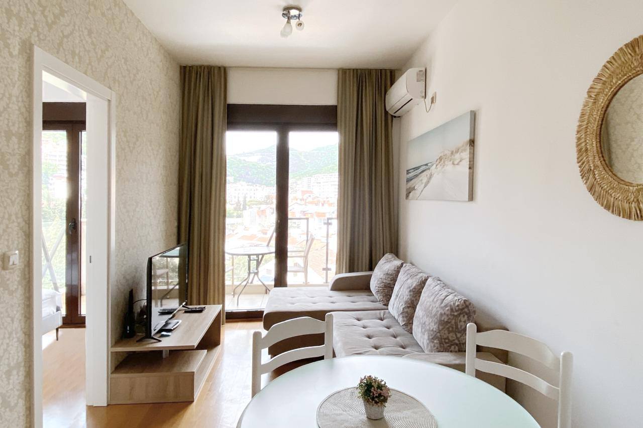 Квартира с 2 спальнями в Будве, 44 м²