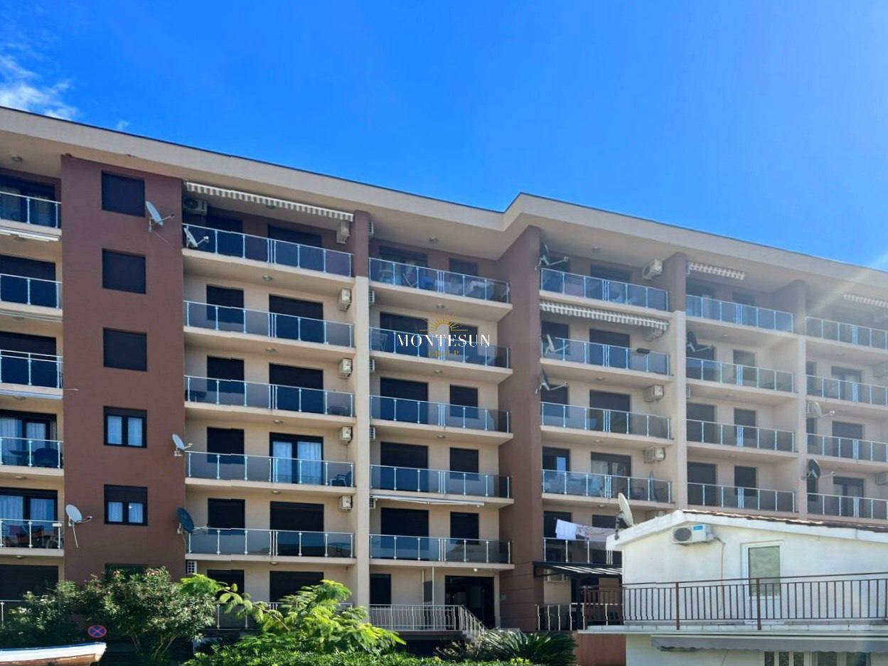 Квартира с 1 спальней в Бечичи, 41 м²