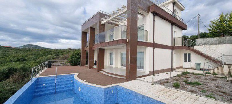 Дом с 3 спальнями в Кримовице, 300 м²