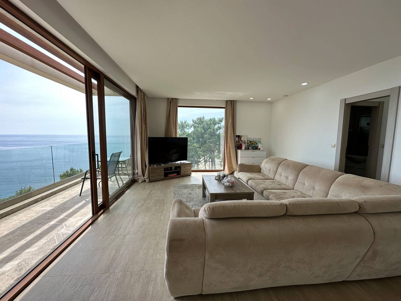 Квартира с 2 спальнями в Свети-Стефане, 110 м² 2