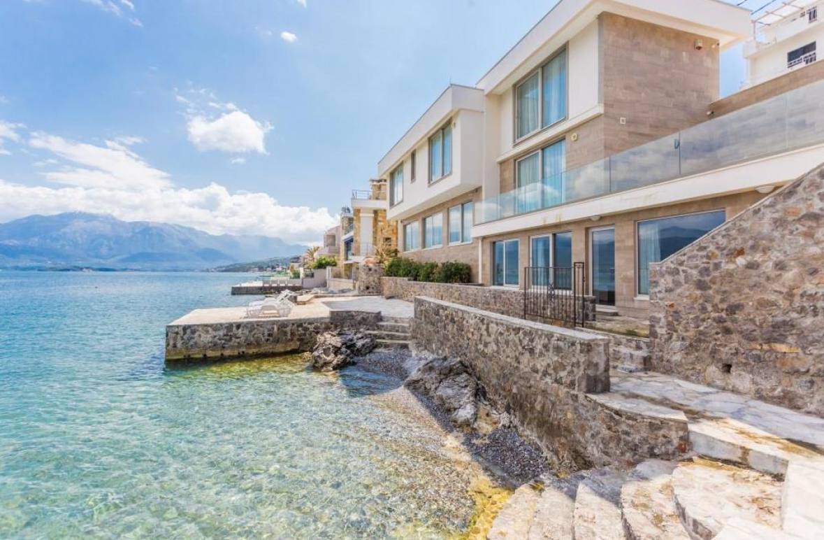 Вилла в Тивате, 240 м²