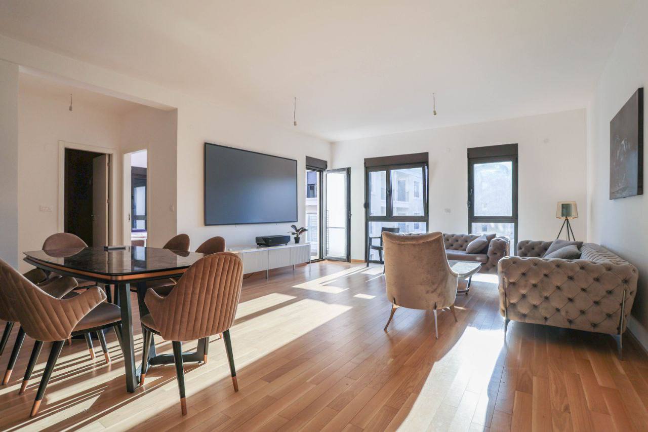 Квартира с 2 спальнями в Бечичи, 84 м²