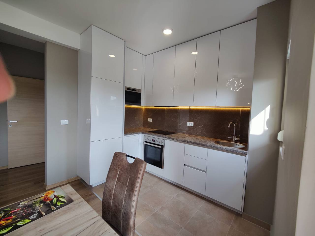 Квартира с 2 спальнями в Бечичи, 75 м²
