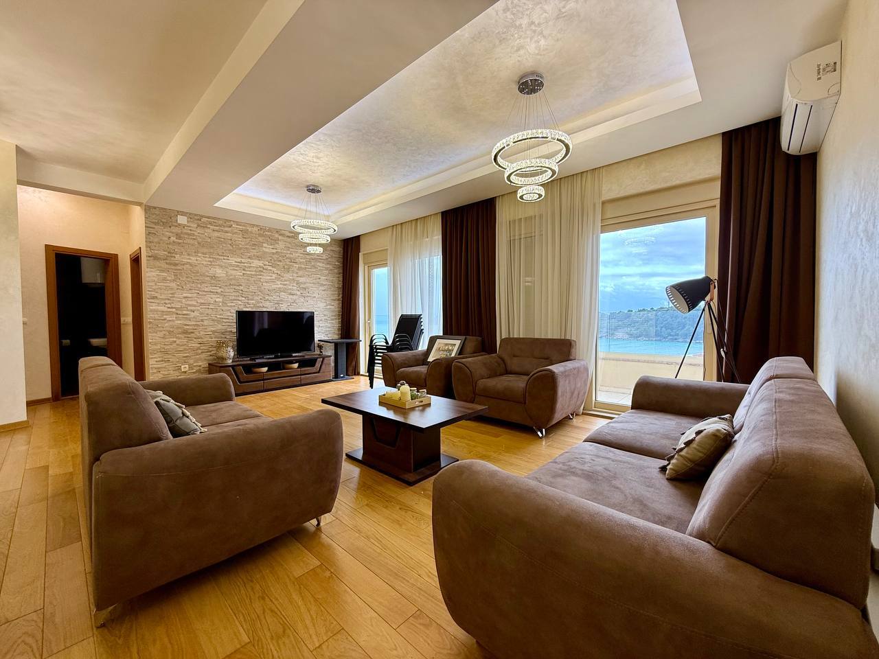 Квартира с 3 спальнями в Бечичи, 100 м²